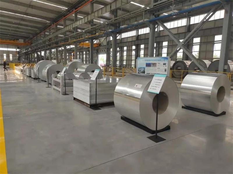 河南省委書記樓陽生、省長王凱蒞臨明泰鋁業(yè)子公司明晟新材料參觀調(diào)研